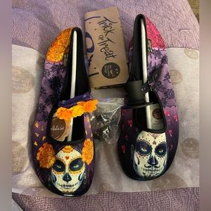 Hot chocolate designs Dia de los Muertos   Size 11/41.  BNWB